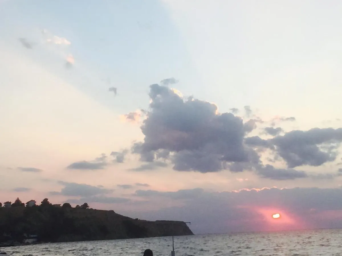 Family Apartment By The Sea Agia Triada